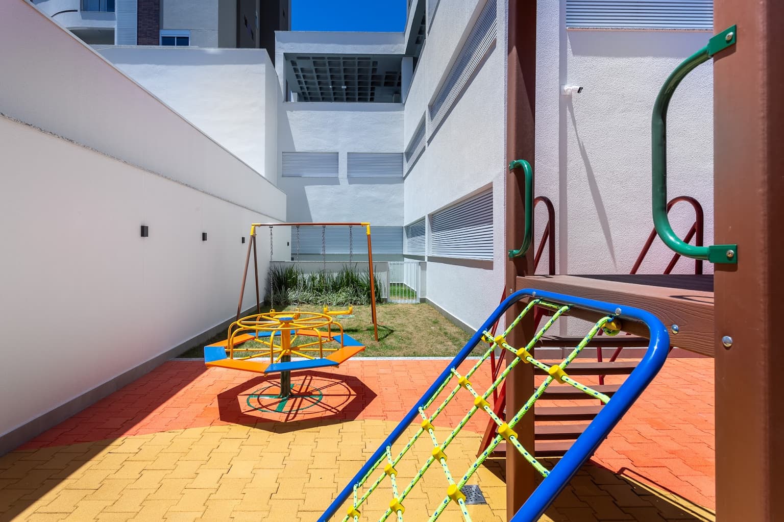 Playground e espaço pet Pianezze