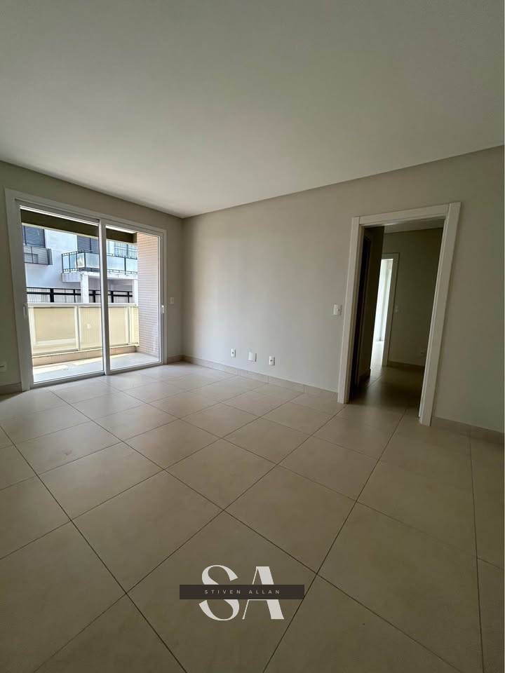 Apartamento à venda com 3 quartos, 182m² - Foto 2