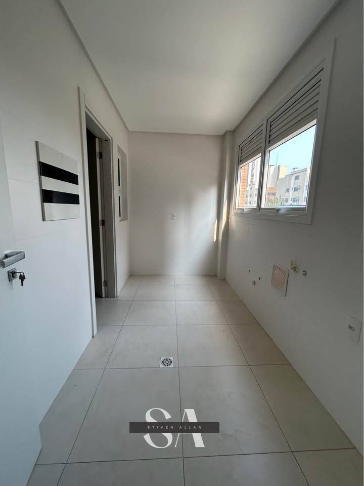 Apartamento à venda com 3 quartos, 182m² - Foto 18